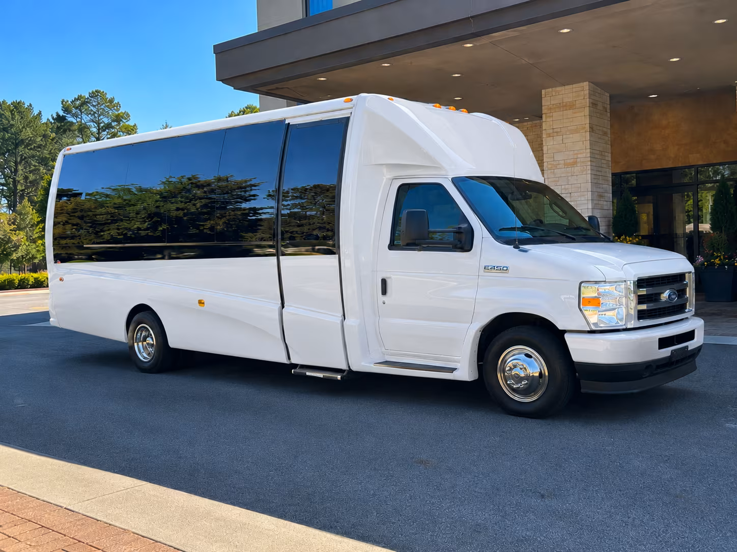 corporate airport transfer buses between mountain view and sjc or sfo
